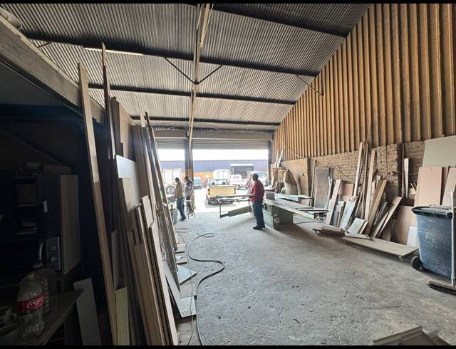 120M² WAREHOUSE TO LET IN SPARTAN